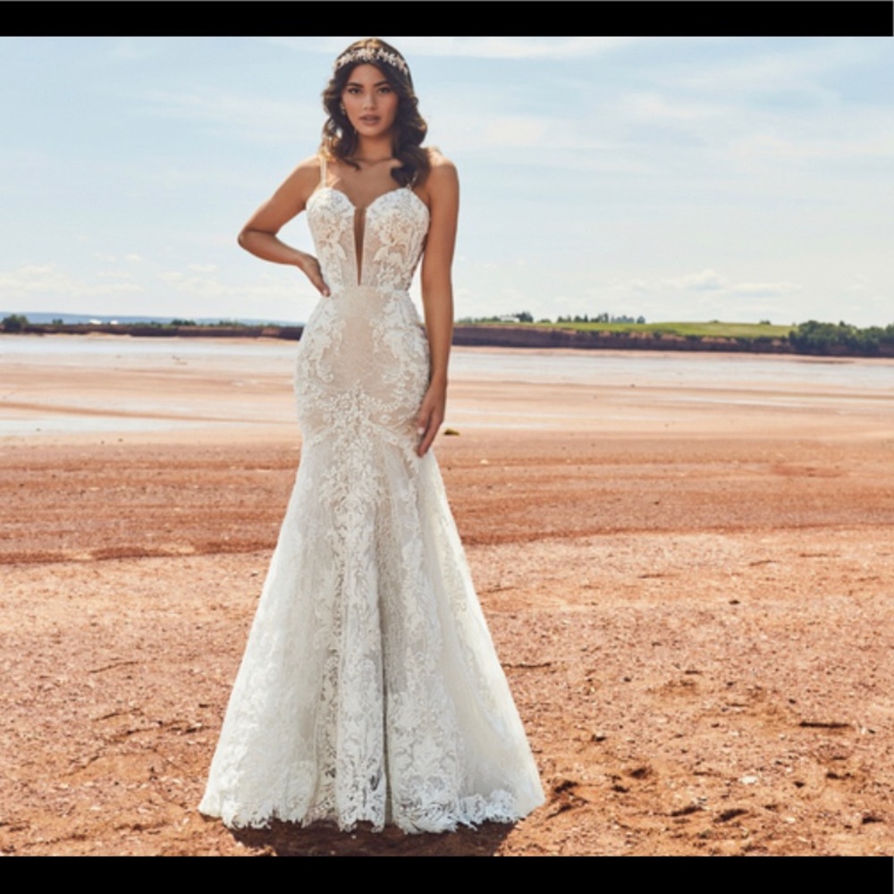 Ivory wedding dress mermaid style